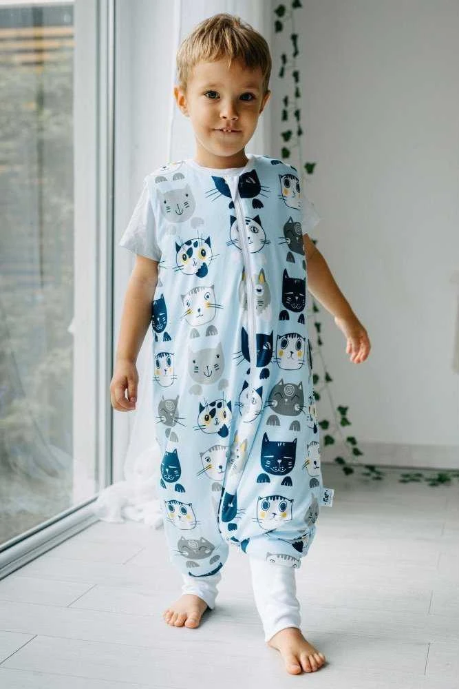 PULP BAMBOO Baby miegmaišis su kojelėmis 2 TOG - Mėlyna Cats - nuo 2l iki 4l