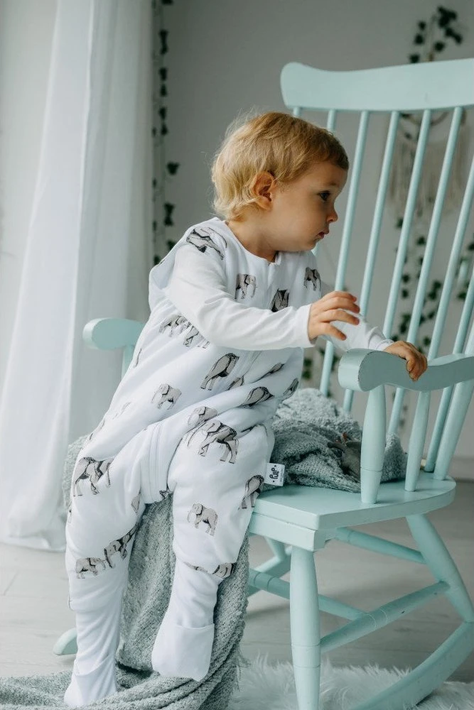 PULP BAMBOO Miegmaišis kūdikiui su kojinėmis 2 TOG - Dideli drambliai - nuo 0,6 m iki 2,5 metų