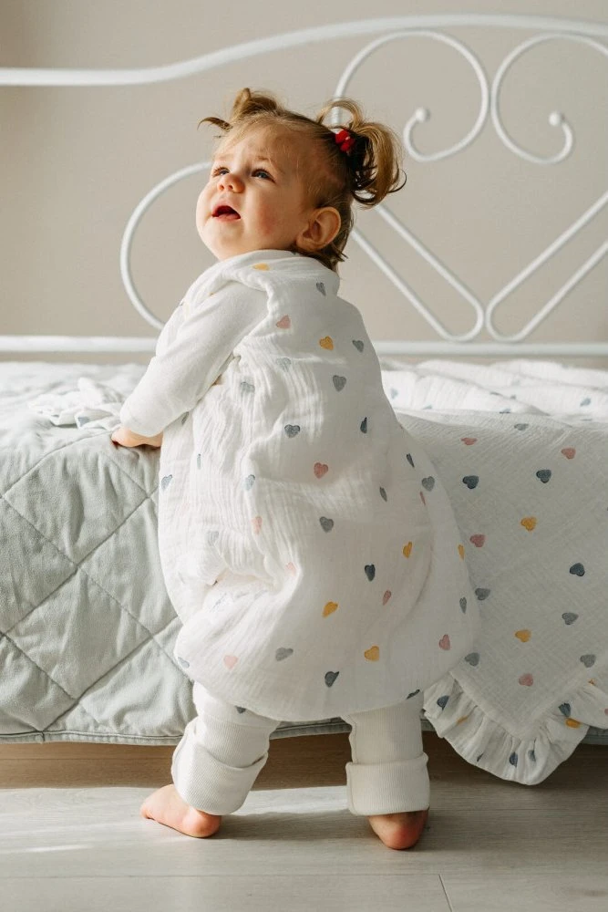 PULP BAMBOO Muslin vasaros miegmaišis su kojelėmis - Spalvingos širdelės 0,5 TOG nuo 1 metų iki 2,5 metų