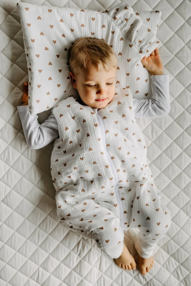 PULP BAMBOO Muslin vasaros miegmaišis su kojelėmis - Širdelės 0,5 TOG nuo 1 iki 2,5 metų