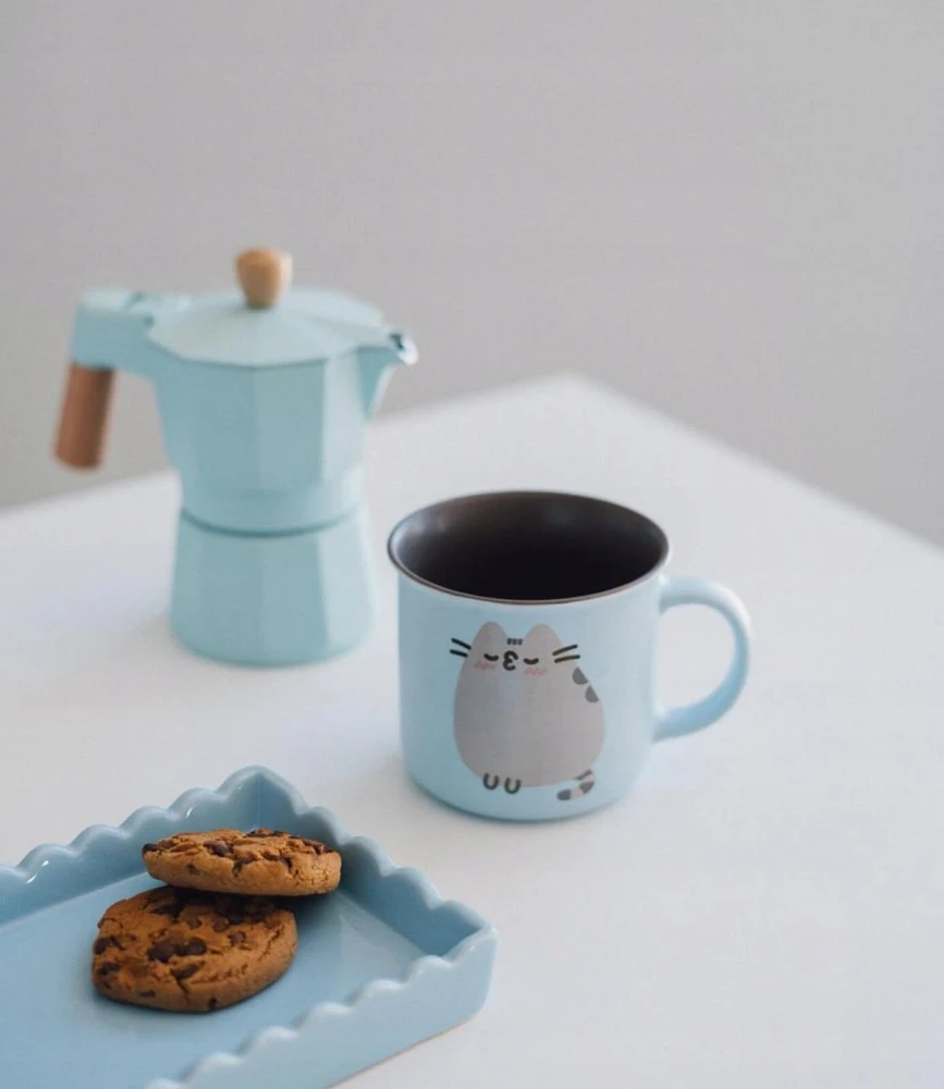 Pusheen - 380 ml keraminis puodelis iš „Purrfect Love“ kolekcijos.