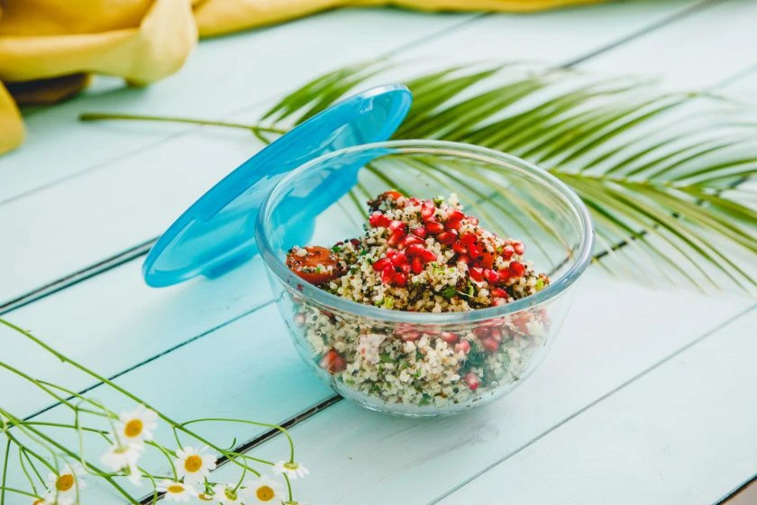 Salaterka żaroodporna su dangteliu Prep &amp; Store 21 cm / 2 l PYREX