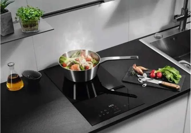 Kaitlentė AEG IKB32300CB (Pažeista pakuotė)