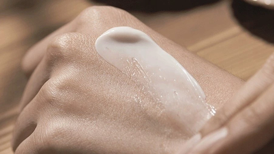 Pyunkang Yul - juodosios arbatos praturtintas kremas 60 ml