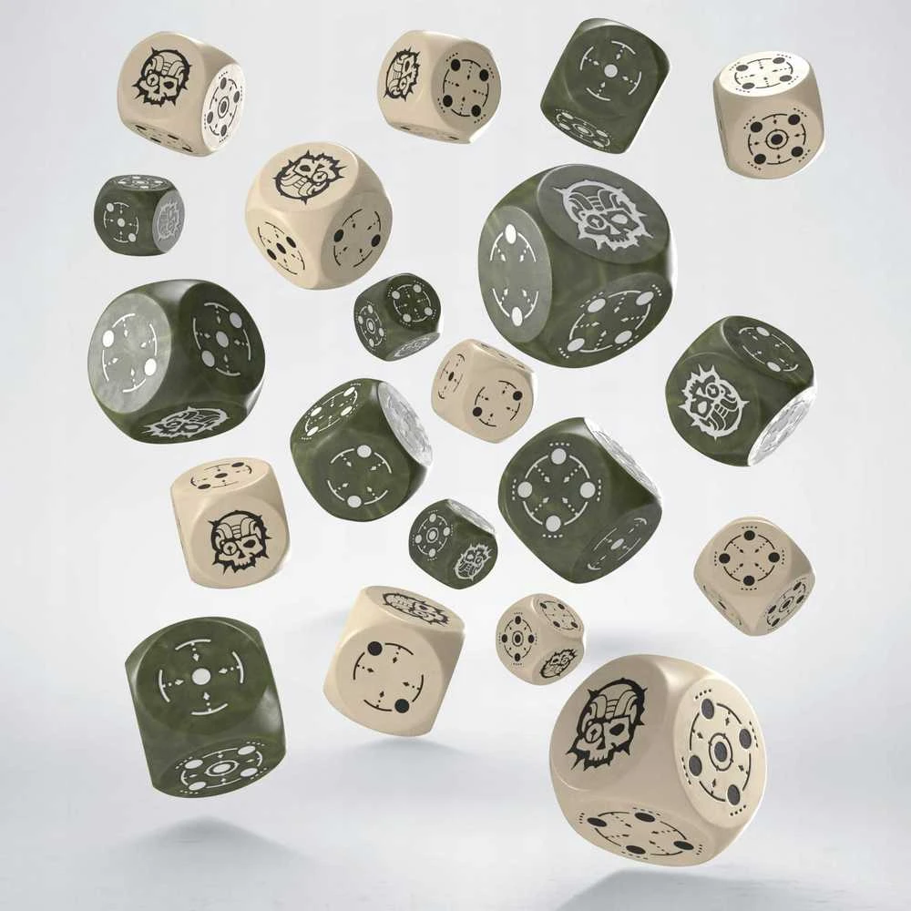 Q Workshop Crosshairs Compact D6 RPG Kauliukų Rinkinys (Smėlio Ir Alyvuogių Sp.)