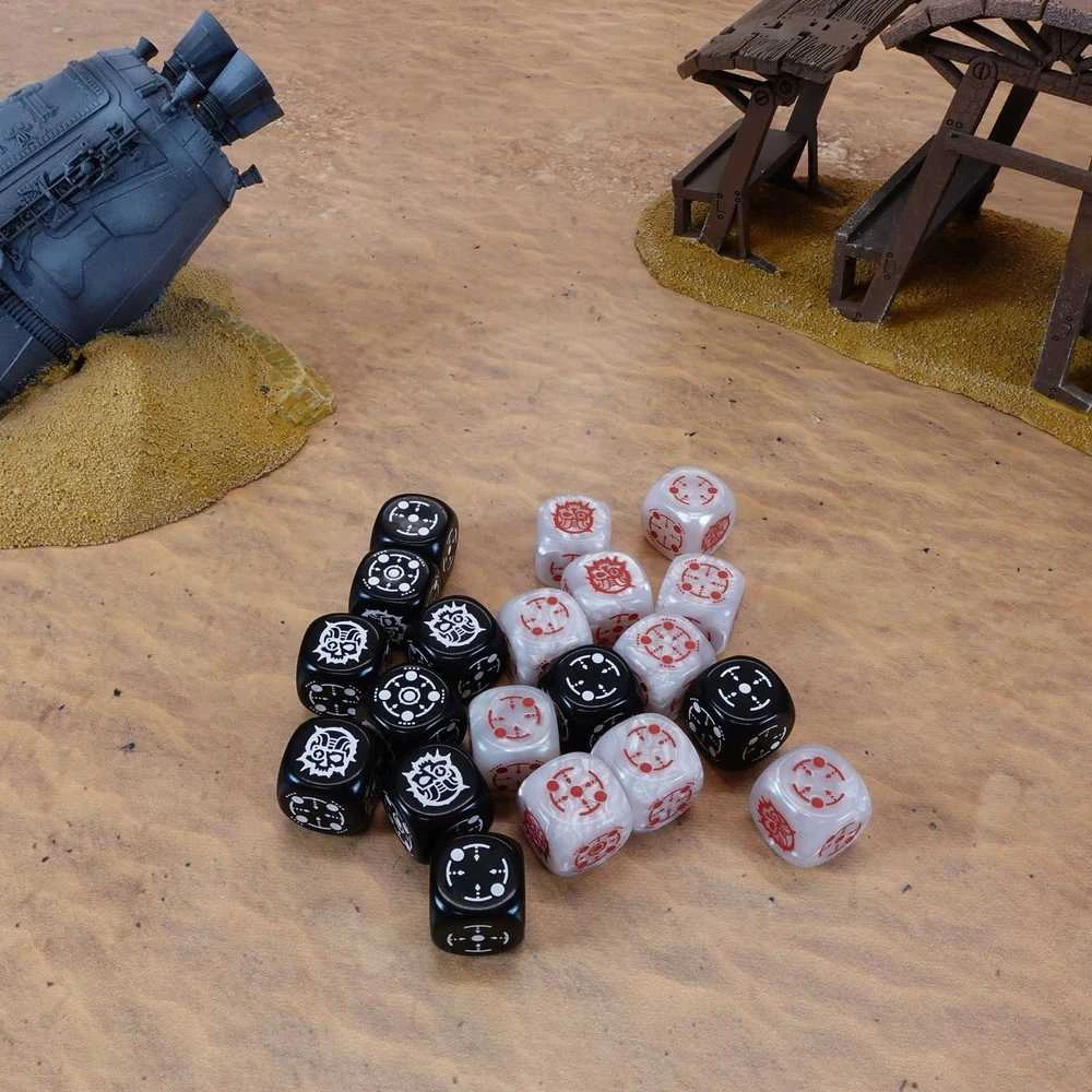 Q Workshop Crosshairs Compact D6 RPG Kauliukų Rinkinys (juoda Ir Perlo Sp.)