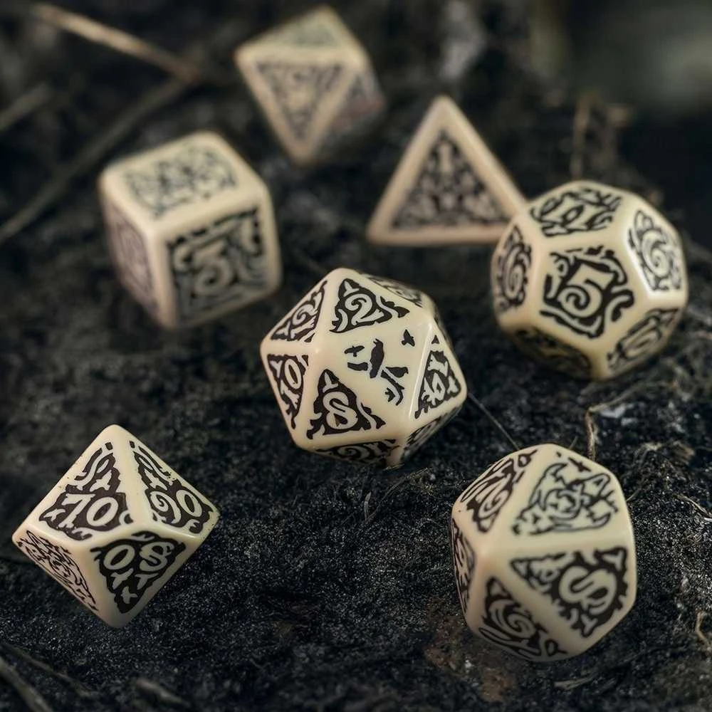 Dėlionė Q-workshop The Witcher Leshen - The Master Of Crows Kauliukų Rinkinys
