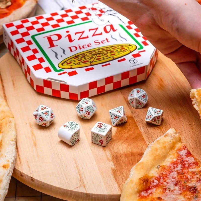 Žaidimų Kauliukų Rinkinys - Q WORKSHOP Pica Pepperoni 7 Kauliukai D4-D100 Balti