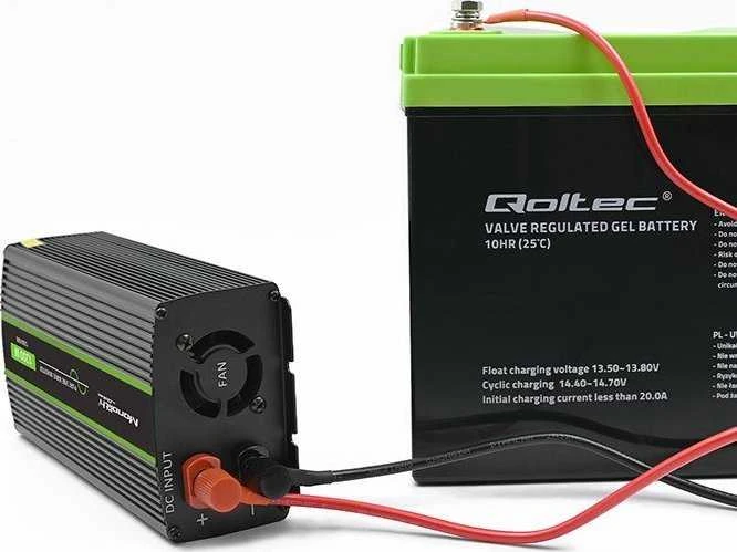 QOLTEC 51933 grynos sinusinės bangos keitiklis, monolitinis / 600 W / 1200 W / 12 V–230 V