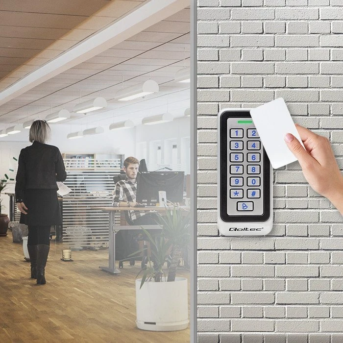 QOLTEC 52442 Kodinė spyna RHEA su RFID skaitytuvu Kodų kortelės rakto pakabukas Durų skambutis IP68 EM