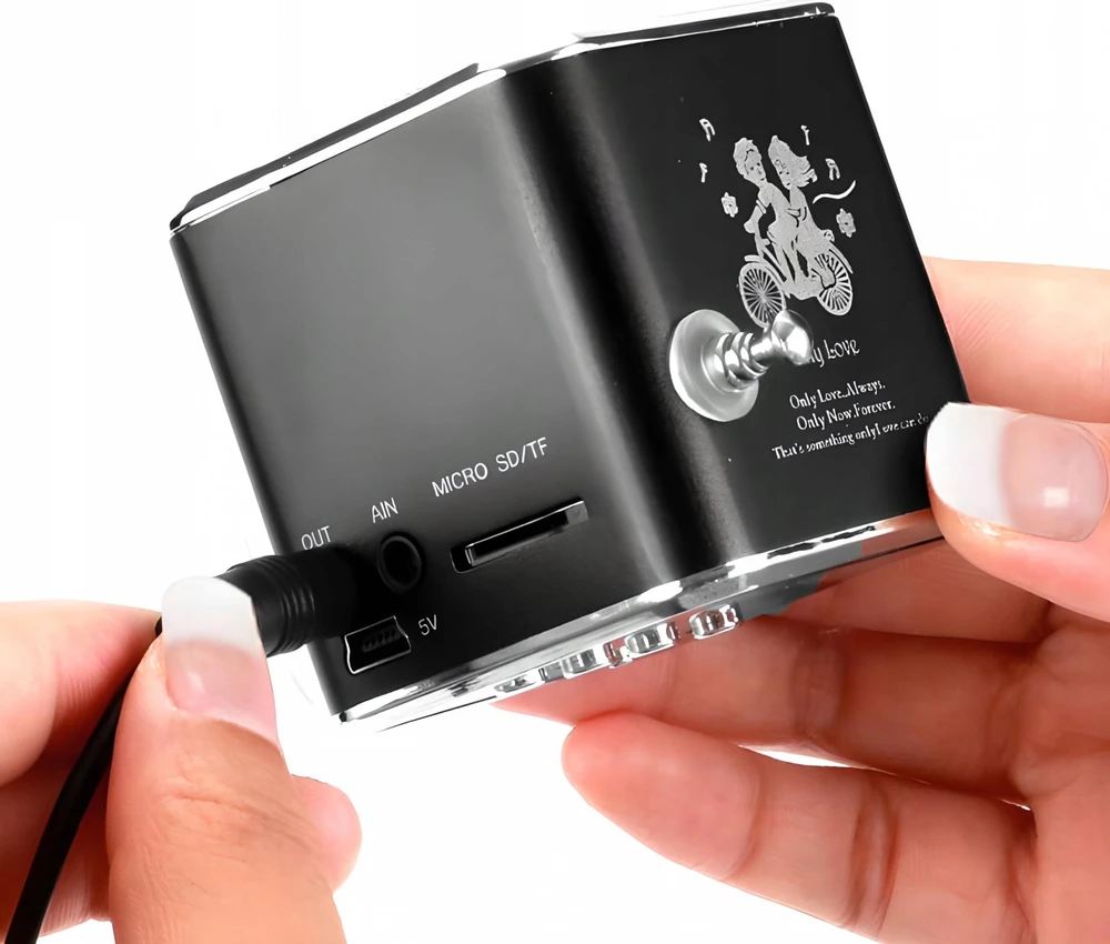 Głośnik Garsiakalbis Belaidis nešiojamas mini FM radijas LED garsiakalbis -E249