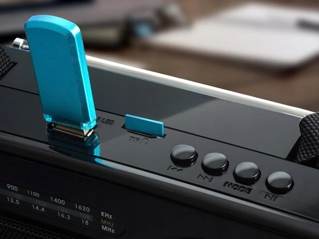 Garsiakalbis SVEN SRP-155, juodas (3W, Bluetooth, FM/AM/SW, USB, Micro SD, žibintuvėlis, baterija)