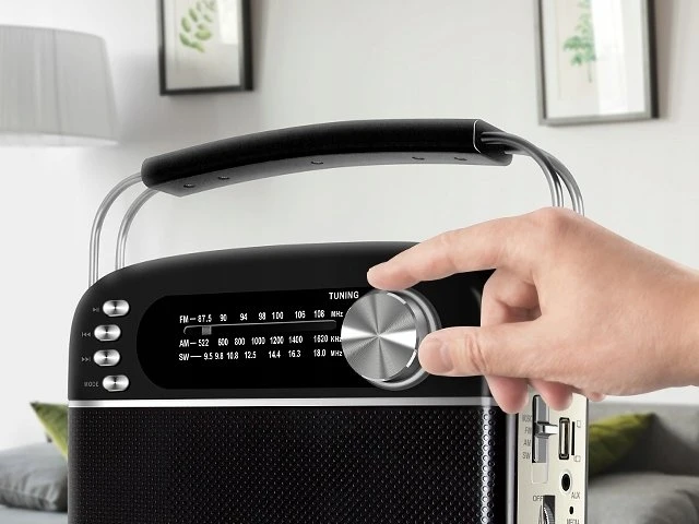 Garsiakalbis SVEN SRP-505, baltas (3 W, Bluetooth, FM/AM/SW, USB, Micro SD, AUX, baterija)