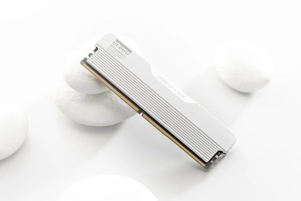 RAM Atmintis Klevv Urbane V RGB moduł pamięci 32 GB 2 x 16 GB DDR5 6000 MT/s 288-pin DIMM (KD5AGUA80-60A300M)