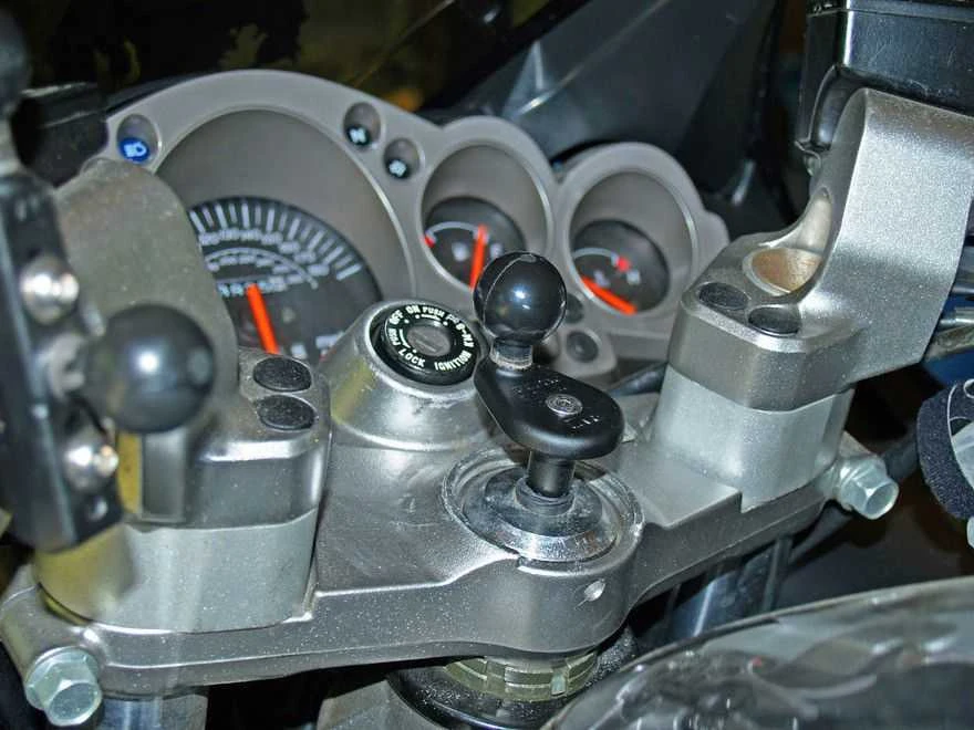 Ram Mounts Tvirtinimo tvirtinimo detalės UNPKD RAM CYCLE STROME BASE W/1" DIA BALL