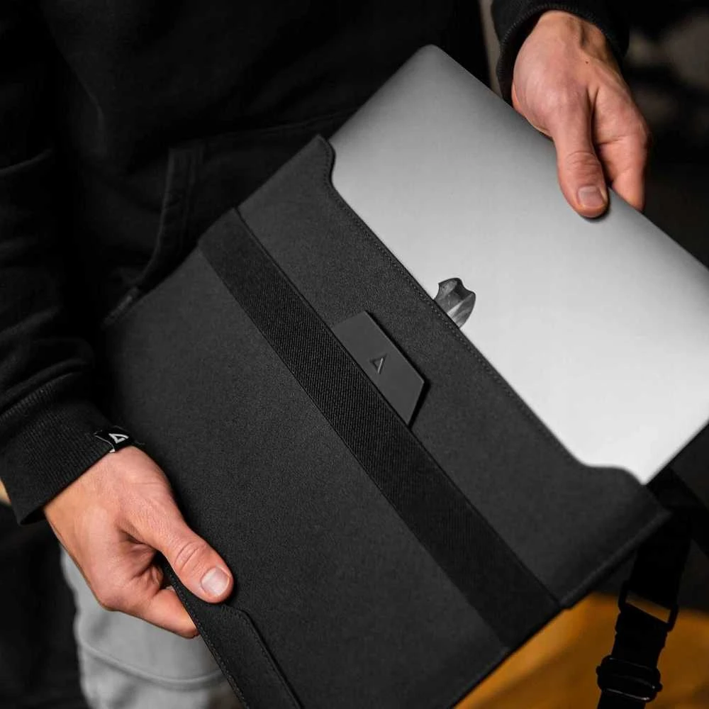DELTAHUB Formo 13" 3-in-1 (Juodas) Nešiojamo Kompiuterio Dėklas