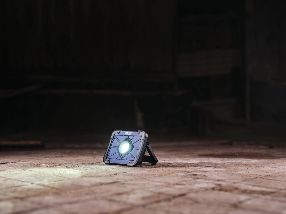 Šviestuvas su integruota ličio jonų baterija THE PORTABLE, 1000 Lm., RAPID