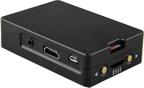 Juodas Raspberry Pi korpusas su išorinėmis sąsajomis