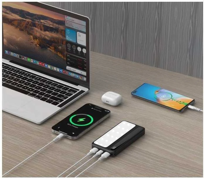 Rebeltec Powerbank P10 LCDPD 10 000mAh LAMP su funkcija stiprus šviesos šaltinis, galingumas išėjimas 22.5W Port Delivery (PD20W)