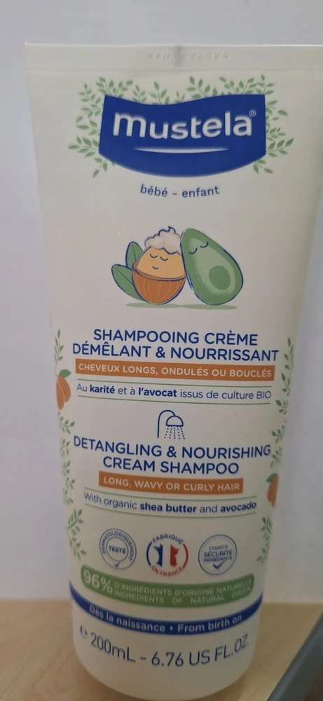 Mustela Bébé Detangling & maitininantis Kreminis Šampūnas Šampūnas