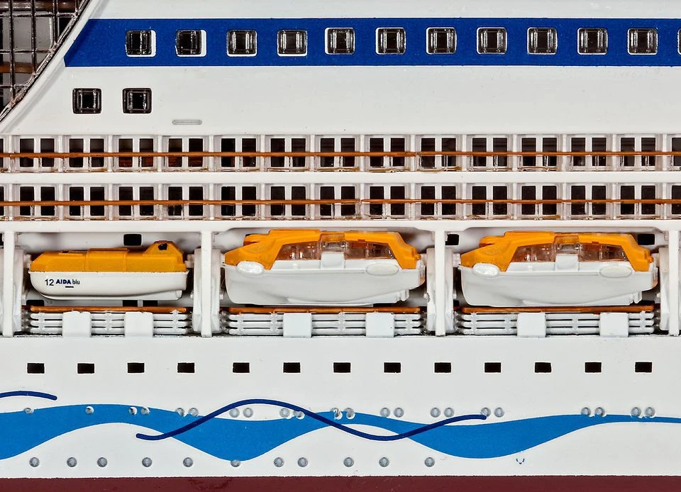 Revell kruizinis laineris Aida (05230)