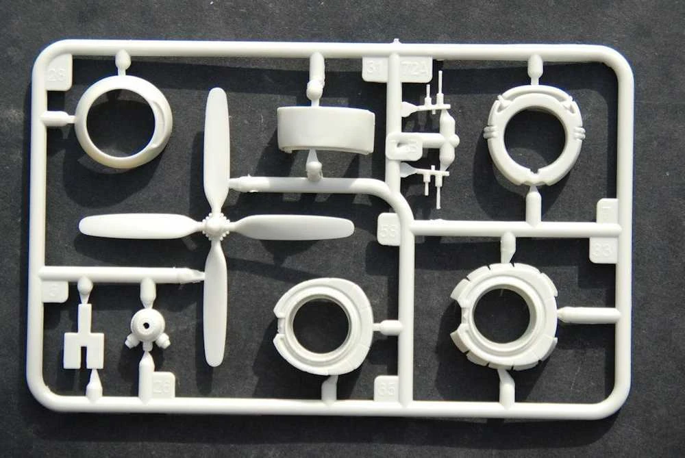 Revell - F4U-4 Corsair dovanų komplektas, 1/72, 63955