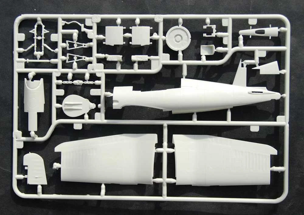 Revell - F4U-4 Corsair dovanų komplektas, 1/72, 63955