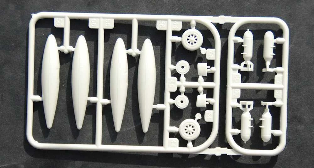 Revell - F4U-4 Corsair dovanų komplektas, 1/72, 63955