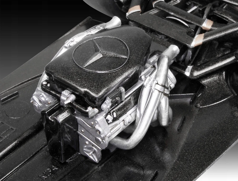 Revell McLaren Mercedes F1 MP4-25 Lewis Hamilton 1:24 surinkimo rinkinys