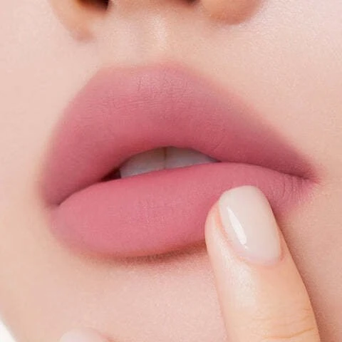 Rimmel Muzigae Mansion „Objet“ skysti ilgai išliekantys matiniai lūpų dažai „005 Stunning“, 6 ml
