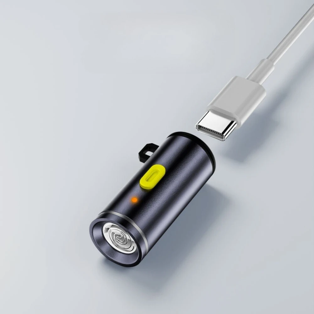4 viename priedų rinkinys: 4smarts Explorer USB-C raktų pakabuko laidas, USB-C–USB-C adapteris, USB-C žiebtuvėlis, U formos