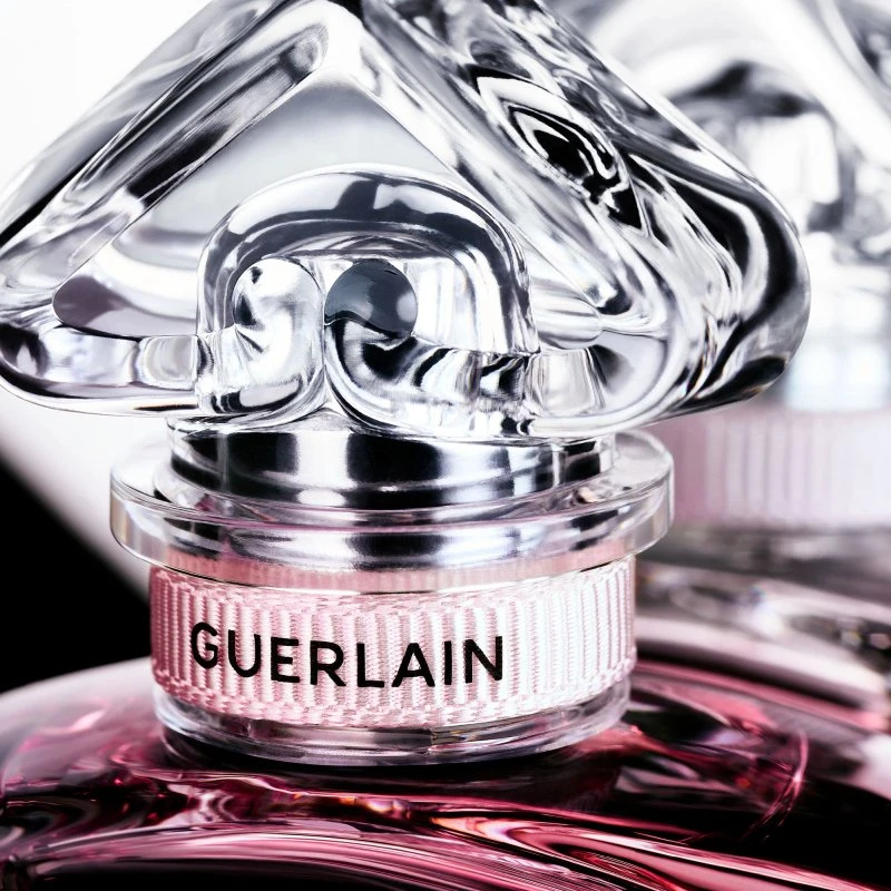 Guerlain rinkinys: La Petite Robe Noire intensyvus parfumuotas vanduo moterims, 50 ml + La Petite Robe Noire intensyvus kvepiantis vanduo moterims, 5 ml + La Petite Robe Noire intensyvus drėkinamasis losjonas, 75 ml