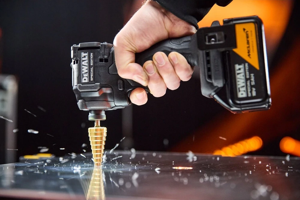 Akumuliatorinis komplektas Combo DCD86M + DCF86M + DCF99M + DCF92M + DCG45M, 3x5Ah, 18V XR, DEWALT [DCK5222MP3T-QW] edycja MCLAREN