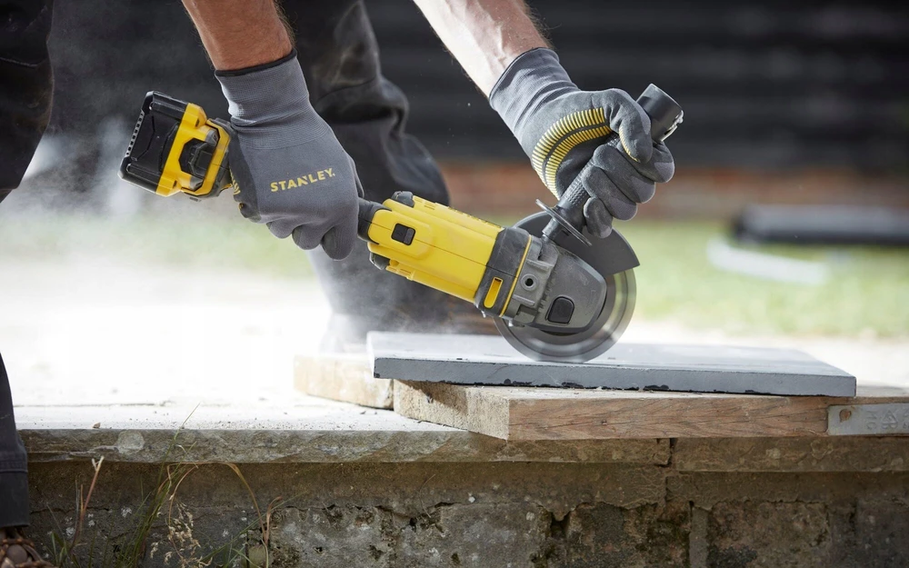 Įrankių rinkinys Stanley SFMCK471D2S-QW (SFMCD700 + SFMCG400); 18 V; 2x2,0 Ah akum.