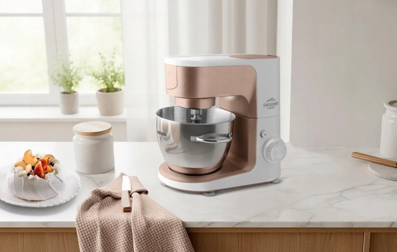 Virtuvinis kombainas ETA virtuvės mašina | Gratussino III Elements 302390210 | 1200 W | Greičių skaičius 8 | Dubens talpa 4,5 l | Balta/Rožinis auksas