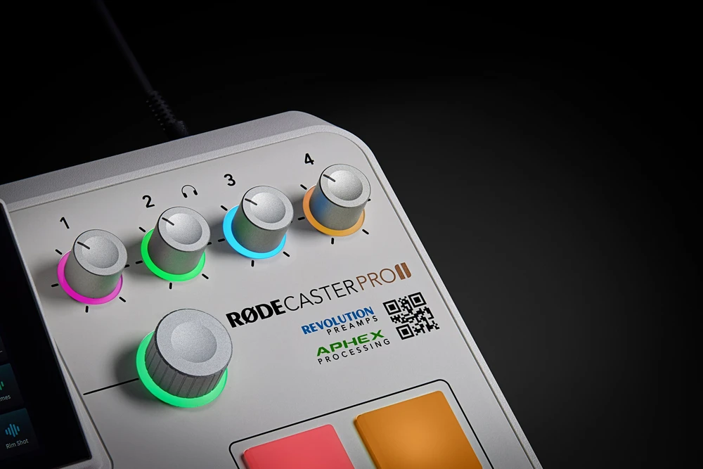 Raudonas RODECaster Pro II Baltas - podcast'ų gamybos studija, baltas