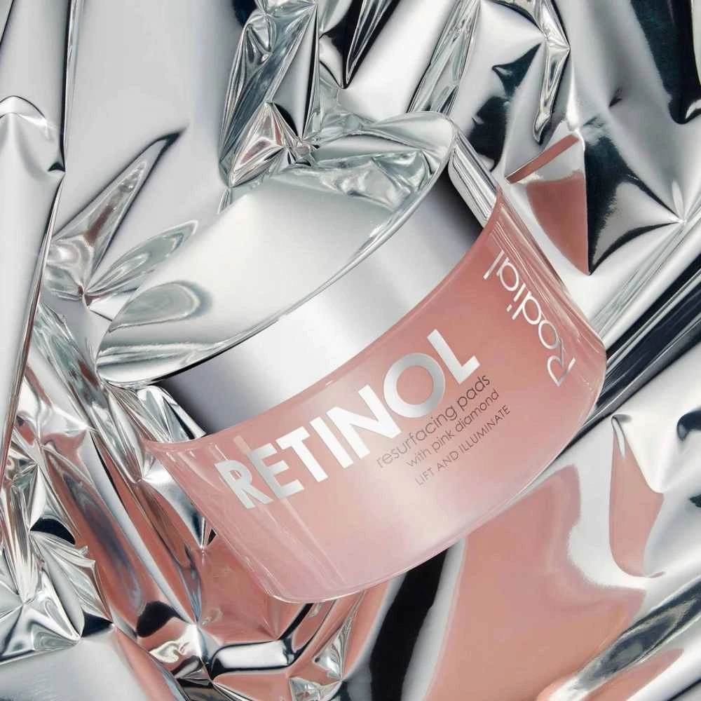 Rodial Rožinė Diamond Retinol Resurfacing Pads atkuriantys šveičiamieji padeliai veidui, 50 vnt.