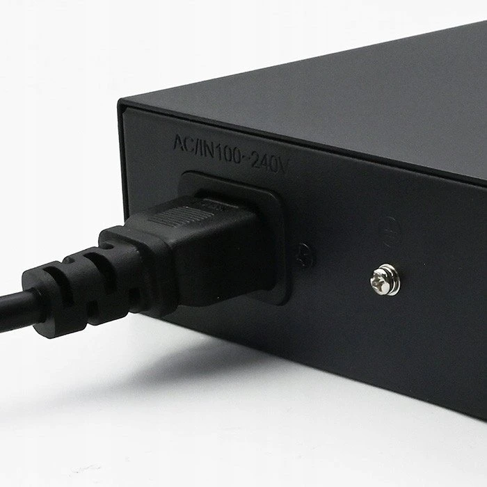 Šakotuvas Qoltec 52292 gigabito Ethernet PoE komutatorius | 16x RJ45 | 2x RJ45 Uplink | 2x SFP | 1000 Mb/s