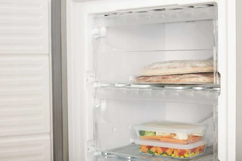 INDESIT | Šaldiklis | UI6 2 S | Energijos vartojimo efektyvumo klasė E | Stačias | Laisvai stovintis | Ūgis 167 cm | Bendra grynoji talpa 245 L | Sidabrinis