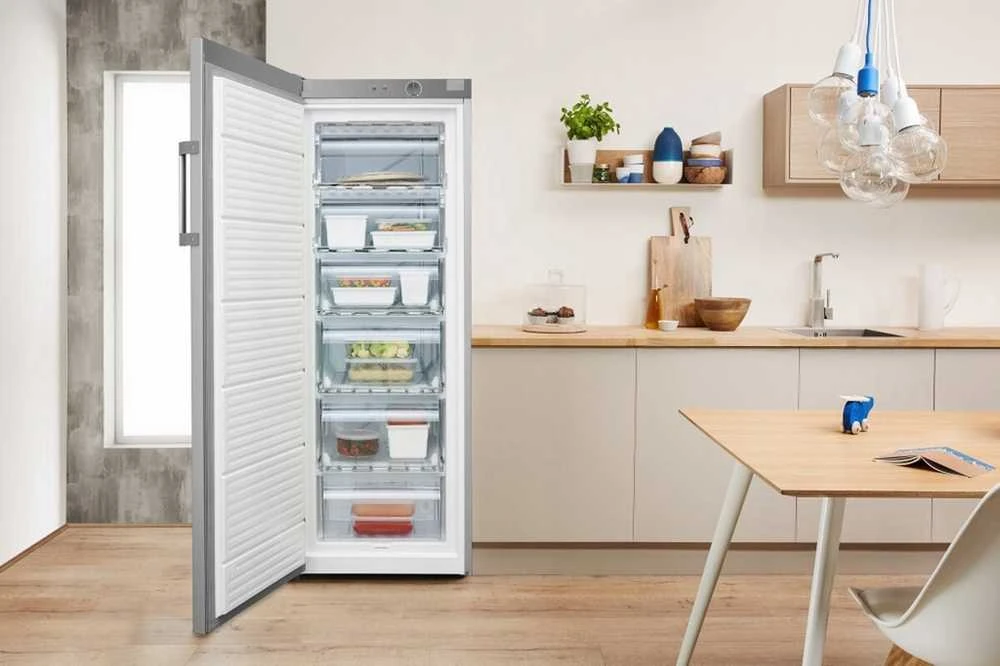 INDESIT | Šaldiklis | UI6 2 S | Energijos vartojimo efektyvumo klasė E | Stačias | Laisvai stovintis | Ūgis 167 cm | Bendra grynoji talpa 245 L | Sidabrinis