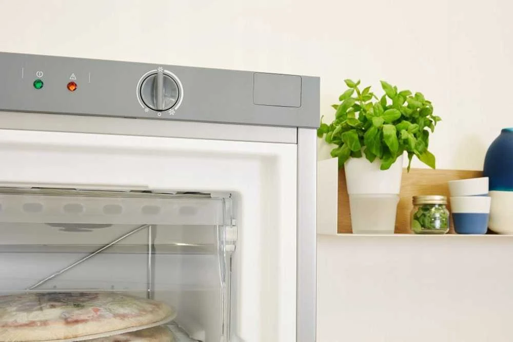 INDESIT | Šaldiklis | UI6 2 S | Energijos vartojimo efektyvumo klasė E | Stačias | Laisvai stovintis | Ūgis 167 cm | Bendra grynoji talpa 245 L | Sidabrinis