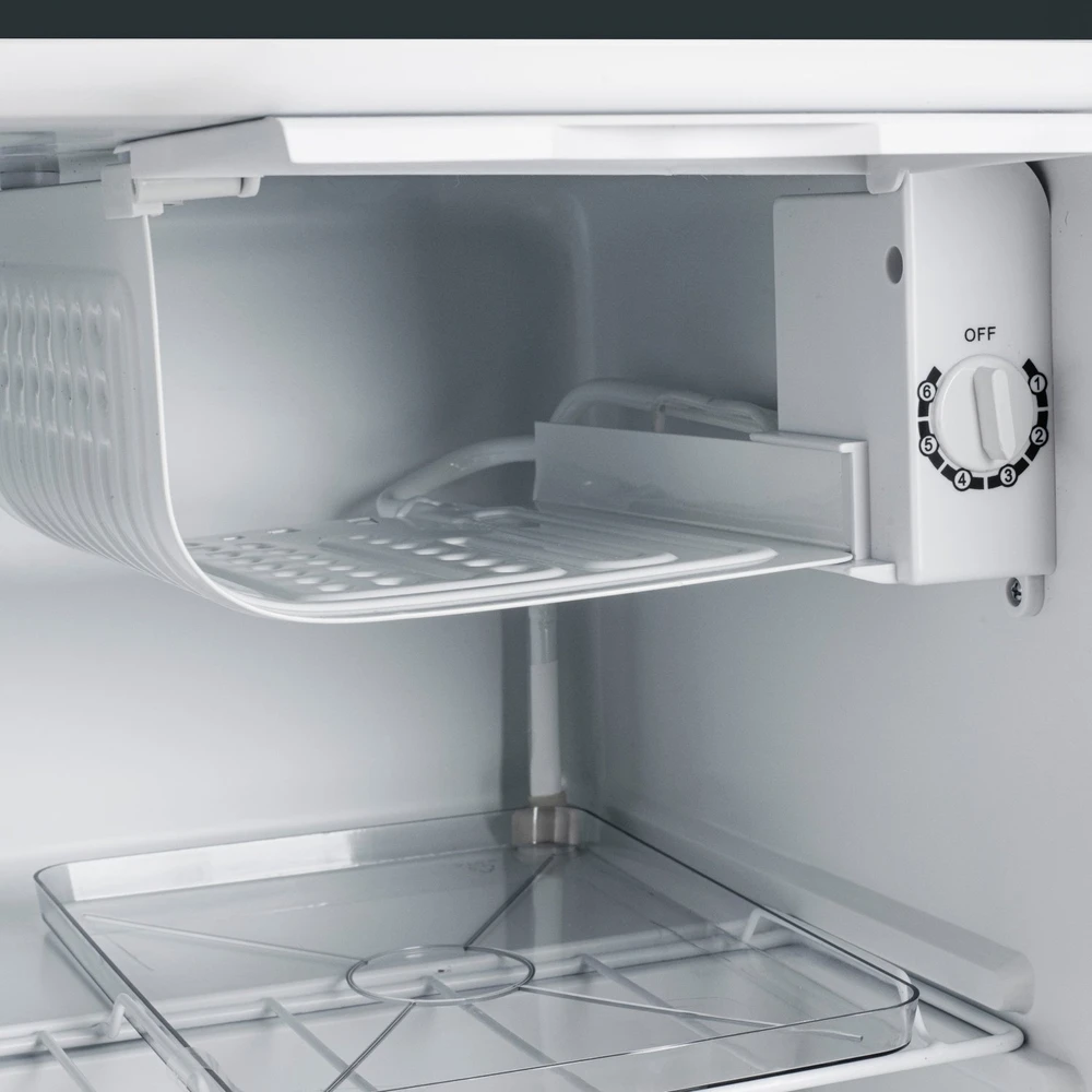 Adler Šaldytuvas | AD 8096 | Energy efficiency class E | Free standing | Larder | Height 49.5 cm | Šaldytuvas net capacity 45 L | 39 dB | Juodas