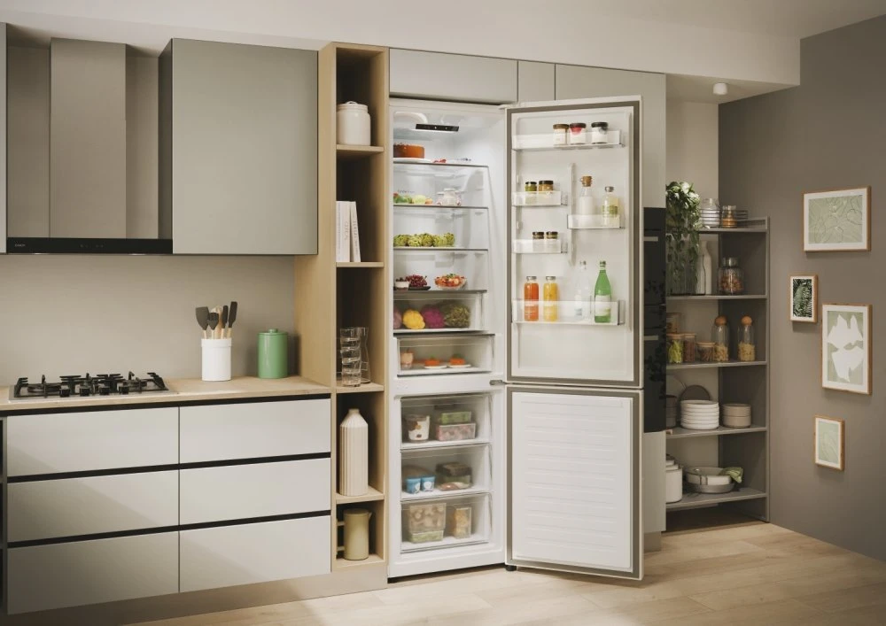 Candy Šaldytuvas | CNCQ2T620EW | Energy efficiency class E | Free standing | Combi | Height 205 cm | No Frost system | Šaldytuvas net capacity 289 L | Šaldiklis net capacity 120 L | Ekranas | 38 dB | Baltas