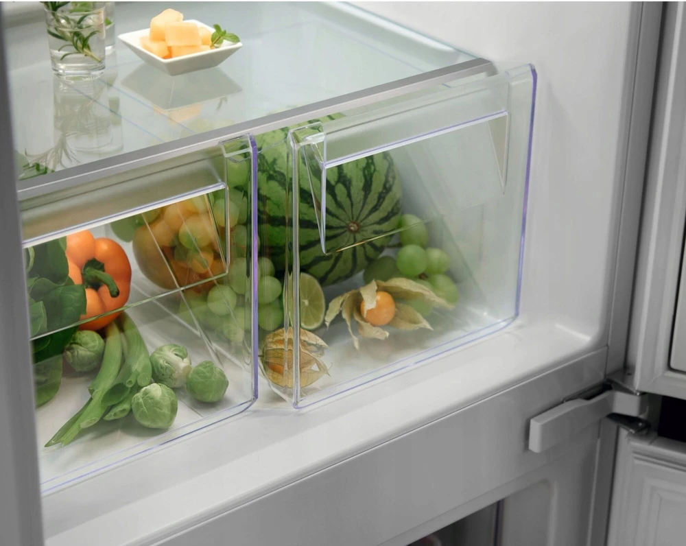 178 cm. įmontuojamas NoFrost šaldytuvas su šaldikliu Electrolux ENA7NE18S