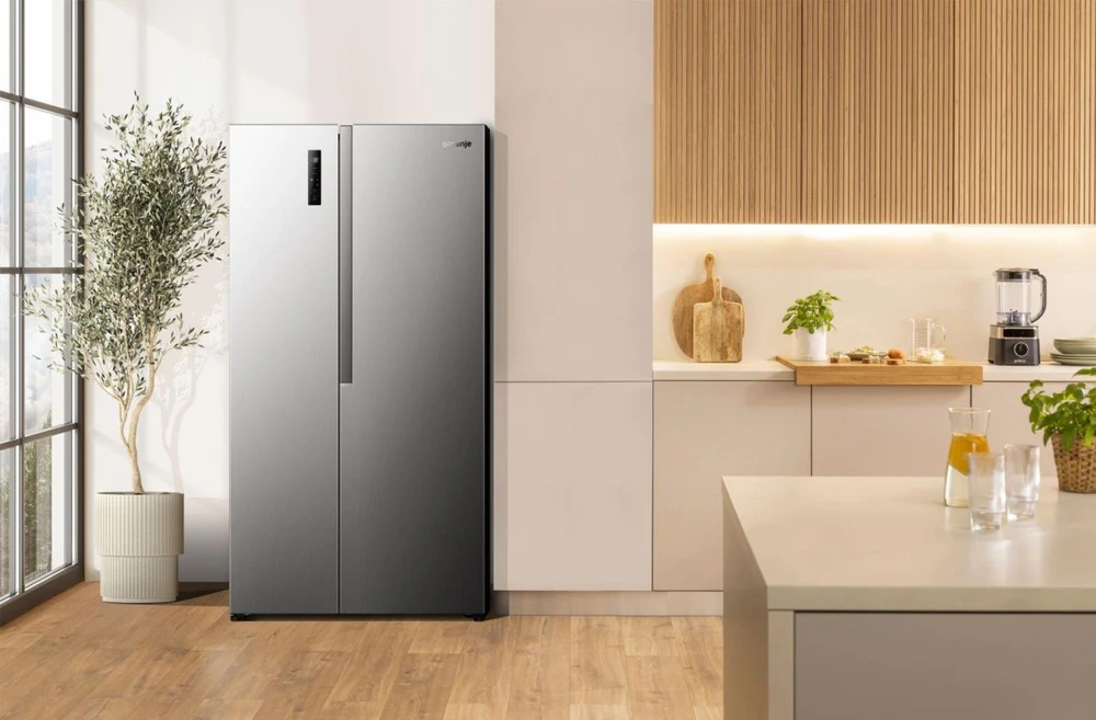 Gorenje Side by side kyl /frysskåp med MultiFlow Cooling för jämn luftcirkulation i hela skåpet. NoFrost Plus eliminerar manuell avfrostning, medan SuperCool och FastFreeze hjälper till att upprätthålla optimala förhållanden för nyinlagda dagligvaror.