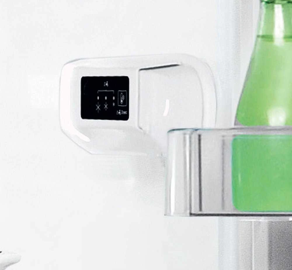 Beko INDESIT | Šaldytuvas | LI8 S2E W | Energy efficiency class E | Free standing | Combi | Height 188.9 cm | Šaldytuvas net capacity 228 L | Šaldiklis net capacity 111 L | 39 dB | Baltas