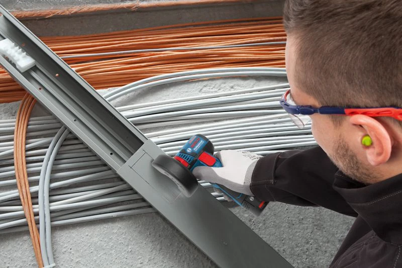 Bosch Professional kampinis šlifuoklis GWS 12V-76 (be baterijos ir įkroviklio; kartoninėje dėžėje)