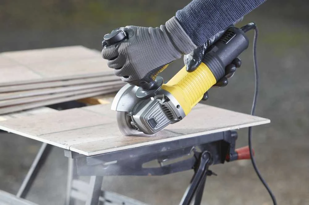 Kampinis šlifuoklis Stanley FMEG220-QS 850 W; 125 mm