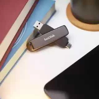 „SanDisk Extreme PRO Dual Drive 2TB“, metalinis dvigubas diskas, 1000/900 MB/s, USB C + A tipo