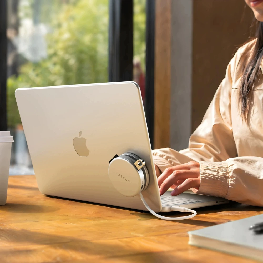 „Satechi OntheGo?“ 5 viename daugiaportinis adapteris, skirtas „MacBook Neo“ (sidabrinis)